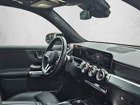 Used 2021 Mercedes-Benz GLB 250 image 10