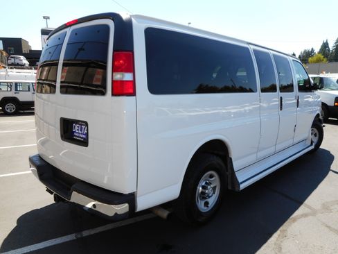 Used 2017 Chevrolet Express 3500 LT w/ LT Preferred Equipment Group RWD image 7