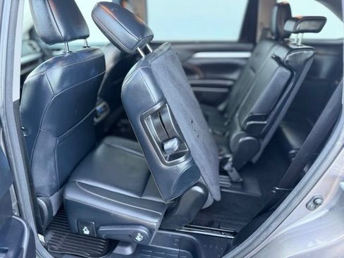 Used 2017 Toyota Highlander XLE w/ Carpet Mat Package AWD/4WD image 22