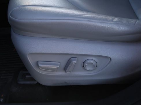 Used 2020 Toyota Highlander XLE image 41