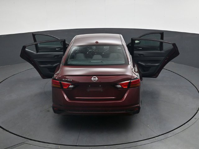 Used 2025 Nissan Altima 2.5 SV FWD image 39