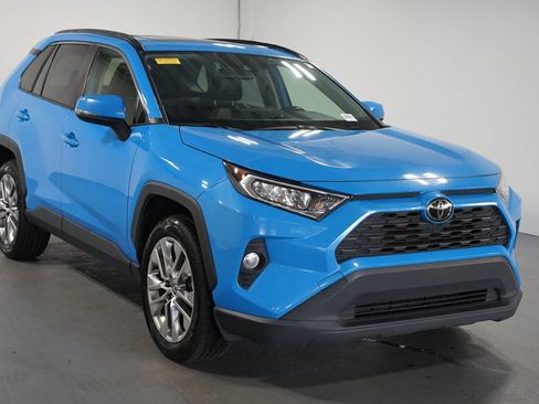 Used 2021 Toyota RAV4 XLE Premium FWD image 3