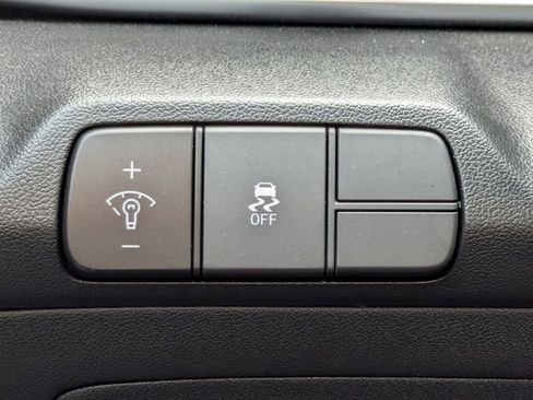 Used 2025 Hyundai Elantra SEL FWD image 31