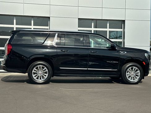 Used 2024 GMC Yukon XL SLT AWD/4WD image 3
