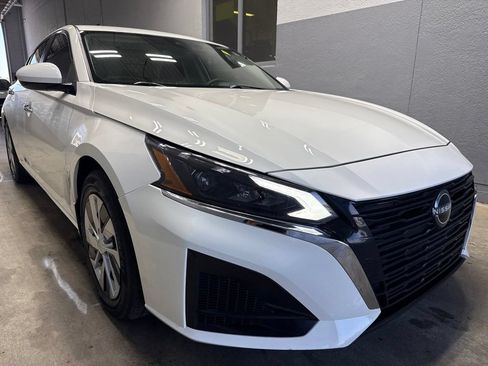 Used 2023 Nissan Altima 2.5 S FWD image 6