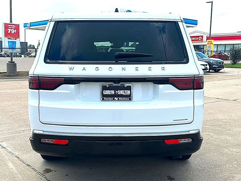 Used 2024 Jeep Wagoneer L Series II w/ Flexible Seating Group RWD image 7