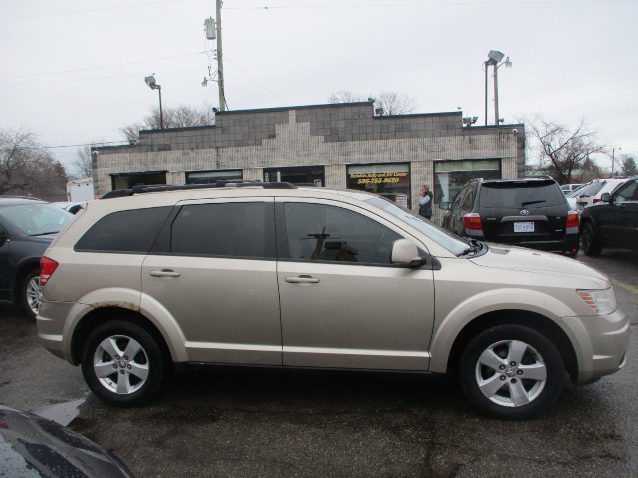 Used 2009 Dodge Journey SXT w/ Rear Seat Video Group I FWD image 2
