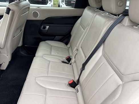 Used 2018 Land Rover Discovery SE image 30