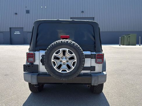 Used 2017 Jeep Wrangler Sport AWD/4WD image 4