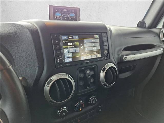 Used 2014 Jeep Wrangler Unlimited Rubicon w/ Connectivity Group AWD/4WD image 11