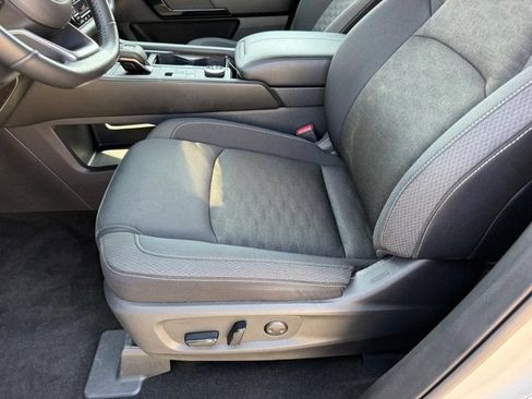Used 2024 Nissan Pathfinder SV AWD/4WD image 19