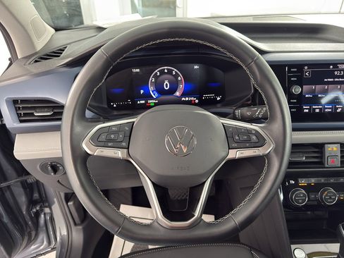 Used 2024 Volkswagen Taos SE image 25