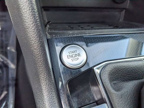 Certified 2025 Volkswagen Taos SE image 28