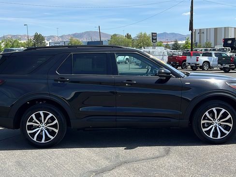 Used 2025 Ford Explorer ST-Line AWD/4WD image 4