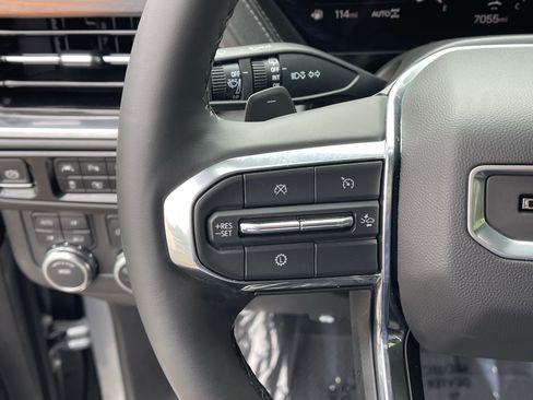Used 2025 GMC Yukon XL Denali AWD/4WD image 24
