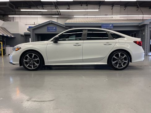 Used 2025 Honda Civic Sport Touring image 4