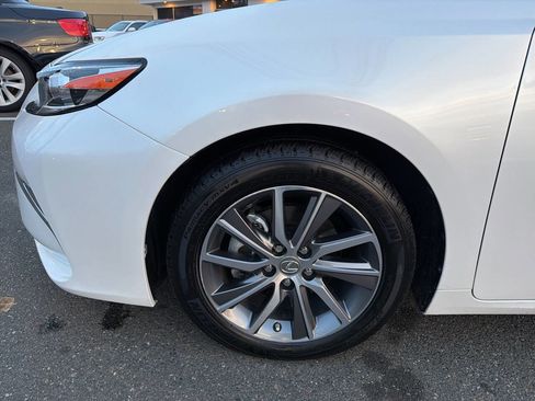 Used 2017 Lexus ES 300h w/ Luxury Package image 12