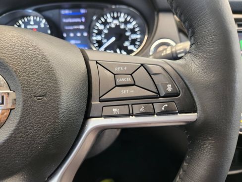 Used 2018 Nissan Rogue SV w/ Premium Package FWD image 29