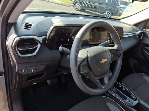 Used 2025 Chevrolet TrailBlazer LT image 25