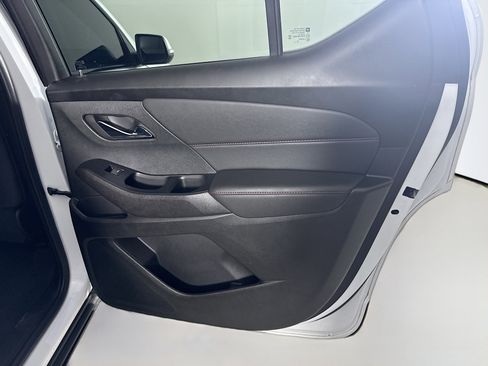 Used 2024 Chevrolet Traverse RS image 28