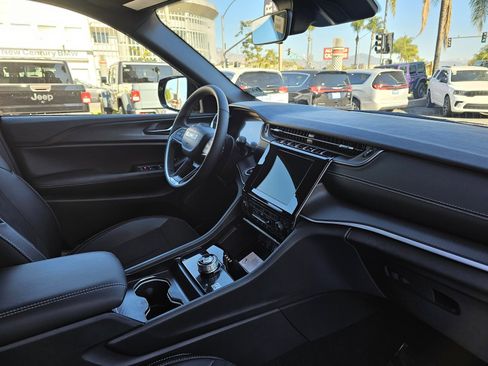 New 2025 Jeep Grand Cherokee L Altitude image 28