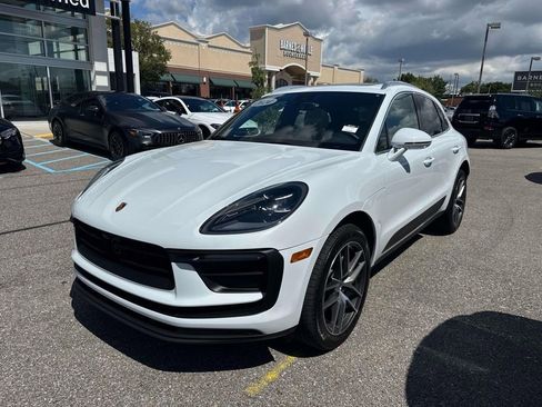 Used 2024 Porsche Macan image 3