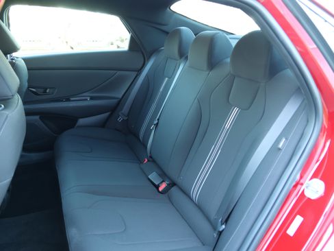 Used 2025 Hyundai Elantra Sport image 32