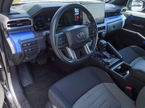 Used 2025 Toyota Tacoma TRD Off-Road AWD/4WD image 9