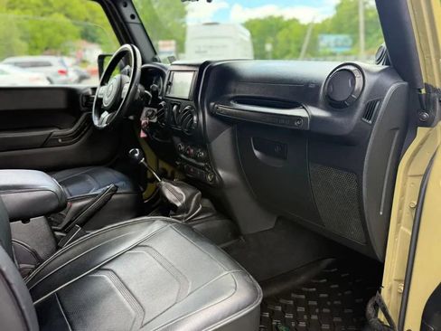 Used 2013 Jeep Wrangler Sahara w/ Connectivity Group AWD/4WD image 14