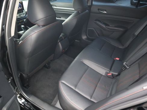 Used 2024 Nissan Altima 2.5 SR w/ SR Premium Package image 10