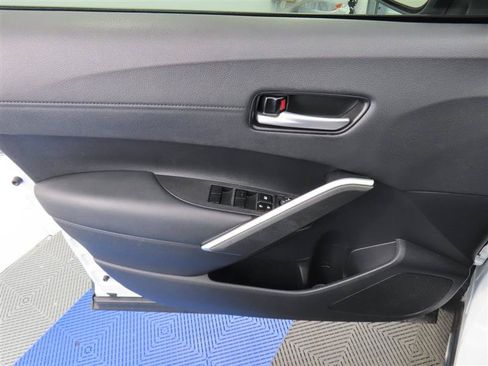 Used 2022 Toyota Corolla Cross XLE FWD image 16