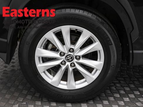 Used 2022 Toyota Corolla Cross LE image 30