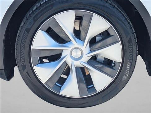 Used 2021 Tesla Model Y Long Range AWD/4WD image 24