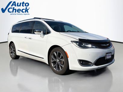 Used 2017 Chrysler Pacifica Limited w/ Advanced Safetytec Group