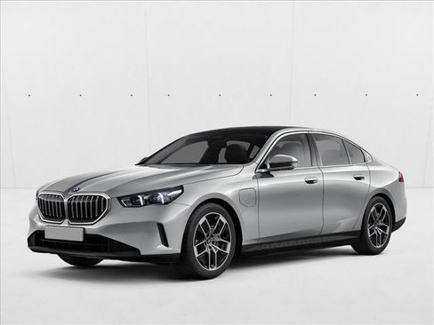 New 2026 BMW 550e xDrive image 1