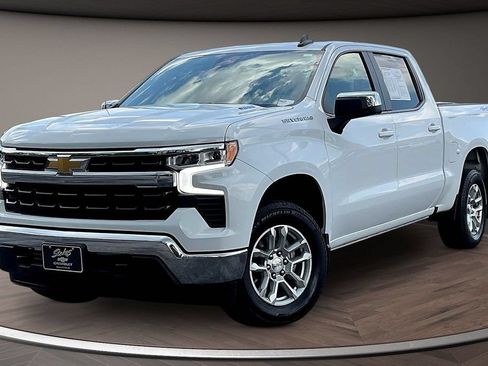 Used 2024 Chevrolet Silverado 1500 LT AWD/4WD image 3