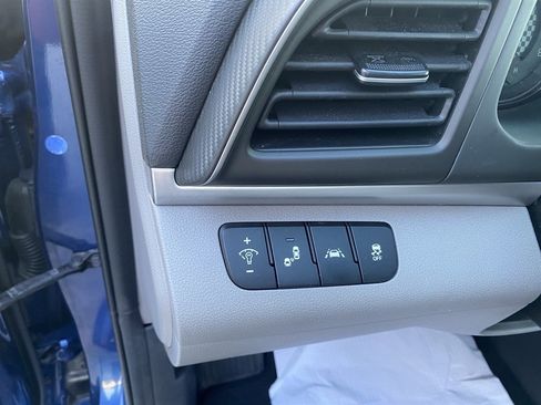 Used 2019 Hyundai Elantra SEL FWD image 19