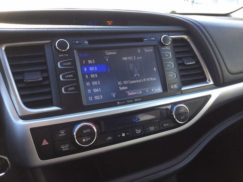 Used 2016 Toyota Highlander XLE image 13