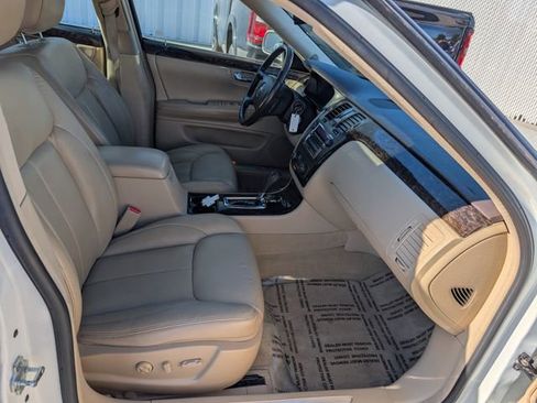 Used 2008 Cadillac DTS w/ Sun And Sound Package FWD image 27