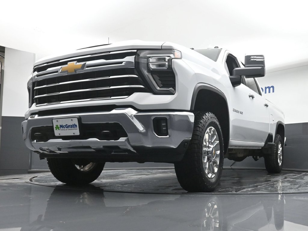 Used 2025 Chevrolet Silverado 2500 LTZ AWD/4WD image 7