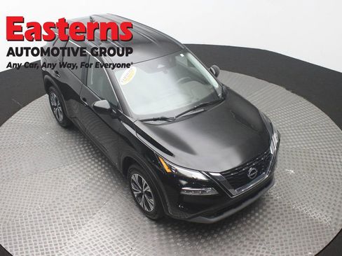 Used 2023 Nissan Rogue SV FWD image 3