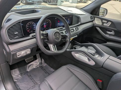 New 2026 Mercedes-Benz GLS 580 4MATIC image 12