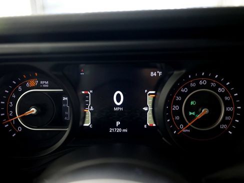 Used 2026 Jeep Wrangler Unlimited Sahara AWD/4WD image 18