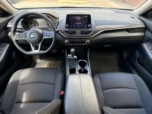 Used 2024 Nissan Altima 2.5 SV FWD image 6