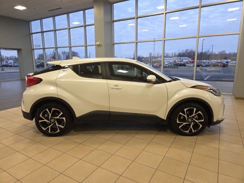 Used 2021 Toyota C-HR XLE image 6