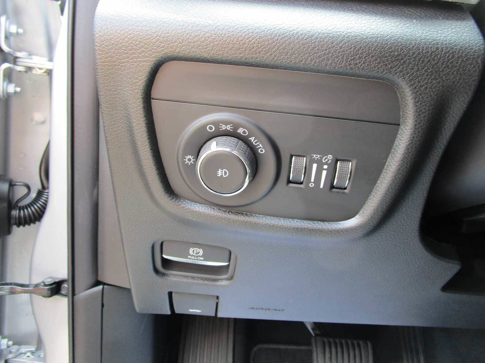 Used 2025 Jeep Grand Cherokee Limited w/ Black Appearance Package AWD/4WD image 22