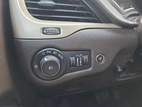 Used 2017 Jeep Cherokee Trailhawk image 25