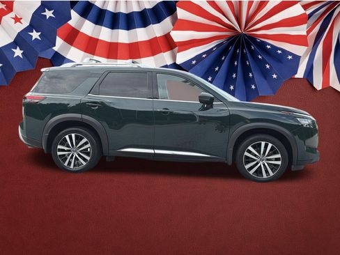 Used 2025 Nissan Pathfinder Platinum w/ Cargo Package AWD/4WD image 29
