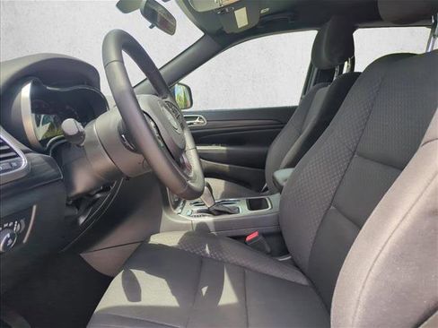 Used 2019 Jeep Grand Cherokee Laredo RWD image 17