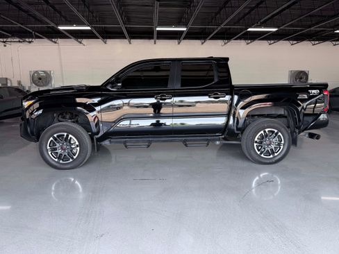 Used 2024 Toyota Tacoma TRD Sport AWD/4WD image 3